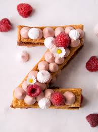 Buchstabentorte Mit Himbeer Joghurtcreme Und Luftigem Baiser Wienersuss