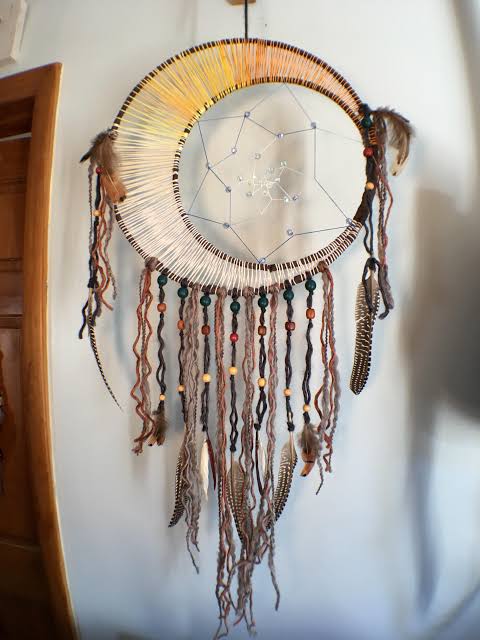 A dreamcatcher I made a while back! : r/crafts