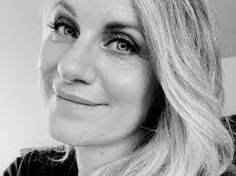 Melody Roche's Instagram, Twitter & Facebook