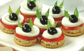 холодные закуски как накрыть стол на день рождения дешево и вкусно Kanape Na Den Rozhdeniya Poshagovyj Recept S Foto Na Povar Ru