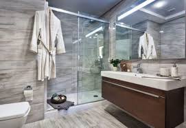 Duşakabin kireç ve su lekesi önleyici ürünleri kullanırken sudan başka temizlik malzemesi kullanmanıza gerek kalmaz ve ürün kullanımı sırasında duşakabin yüzeyinizde bulunan kurumuş kirlerden bile kolaylıkla kurtulabilirsiniz. Cam Dusakabin Kullananlar