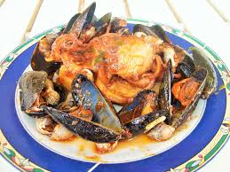 Prepara la tradizionale ricetta della zuppa di cozze alla napoletana solitamente gustata la sera del giovedì santo; La Zuppa Forte Di Mare Del Gioveda Santo Un Piatto Delle Tradizione Pasquale Napoletana Nella Rubrica Di Topogalileo Il Corrierino