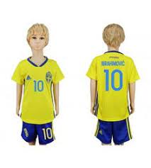 Häng med team sweden i detta adidas minifotbollsställ. 17 Sverige Troja Barn Ideer Zlatan Ibrahimovic Fotbollsklader Barn