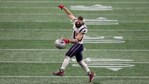 American football wide receiver and punt returner. Ad Qwpwnruuxym