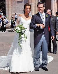 La actriz asturiana paula echevarría y el cantante cántabro david bustamante besándose tras celebrar su boda el 22 de julio de 2006. Boda David Bustamante Y Paula Echevarria Bodas Famosas Boda Paula Echevarria