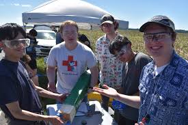 🚀Our second rocket of the weekend was the uniquely designed Squakit, last  year's final Wolfworks project, a square-shaped rocket that is full of  character! Led by James G, Nathan, and Aidan heading
