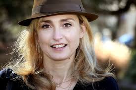 Fanfan d'alexandre jardin est nommément lu et cité par julie gayet dans le film. Julie Gayet Revele Le Visage De Ses Fils Sur Une Photo Attendrissante