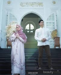 Di salah satu foto, nandio menulis, prewedding @rogerojey @cutratumeyriska. Kumpulan Busana Cut Meyriska Dan Roger Danuarta Dari Prewedding Hingga Resepsi