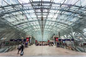 You can directly contact the airport for flight arrival information via phone at 4918053724636. Frankfurt Airport Guide