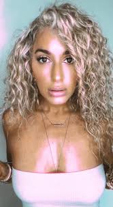 Shannon Dooley: A Versatile Talent Making Waves in the Music Industry