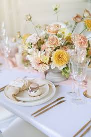 Mariage Fine Art A Bruxelles Au Restaurant Louis Xv Wedding Table Flowers Wedding Decor Inspiration Bright Wedding Colors