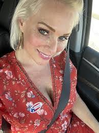 Tanya Perdue's Instagram, Twitter & Facebook