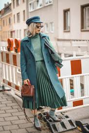 Comment Porter La Jupe Plissee 60 Idees De Combinaisons Tendance Pour Chaque Occasion Jupe Plissee Mode Combinaison Jupe Culotte