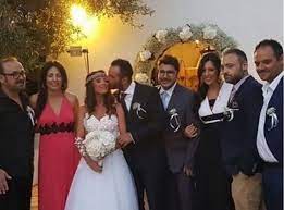 Σε στίχους τάσου οικονόμου και μουσική χρήστου σκαλτσουνάκη το «σ' αγαπώ και χάνομαι» είναι ένα ακόμη τραγούδι από τα παλιά και πετυχημένα του αδαμαντίδη που μιλά για τον πόνο της αγάπης και του έρωτα. Gamos Kwnstantinos Pantzhs Diashmoi Neakratisinow Gr