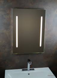 Modern, schick und betrieben mit hoch effizienten led lichtern machen diese spiegel ihre tägliche routine viel einfacher machen lässt. Bad Beleuchteter Spiegel Beleuchtet Leuchtspiegel James 50x70cm Uvp 275 Freeroom24