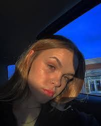 Shelby Schafer's Instagram, Twitter & Facebook