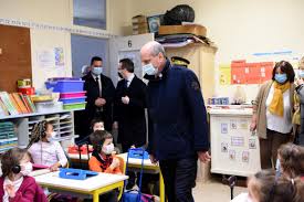 Vous pouvez déposer votre plainte auprès d'un commissariat, des services de la gendarmerie ou directement auprès du procureur de la république. Covid 19 Une Plainte Contre Le Ministre De L Education Pour Mise En Danger De La Vie D Autrui