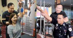 Näytä lisää sivusta chris leong facebookissa. Famous M Sian Bone Setting Tcm Practitioner Chris Leong Held In Indonesian Jail For More Than 47 Days Mothership Sg News From Singapore Asia And Around The World