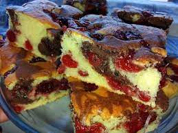 Prajitura pandispan cu fructe, simpla sau marmorata, cu visine, cirese, capsune, mere, caise, piersici, gutui, smochine, portocale sau nuci, alune, migdale. Pandispan Cu Iaurt Si Fructe Sweet Tarts Food Savoury Food