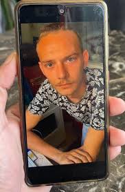 עדכון 🔔 הבחור נמצא בריא ושלם והוא בבית תודה לכל מי שעזר ושיתף❤️ היום ישבנו  במסעדה בבת ים וניגש אלינו אבא מודאג ששאל אם ראינו את הבן שלו. קוראים לו  דניאל הם