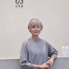 グレイヘア完成まで3年の体験談 白髪への移行期を乗り越えるコツ webマガジン mi mollet yahoo ニュース グレー ヘアスタイル 白髪への移行 ヘアスタイル
