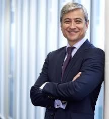 Bruit de guerre 'dardanus') / (writer: Jean Philippe Courtois Skema Business School