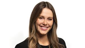 Hannah Cameron receives 2023 Chief Justice Richard Wagner Award