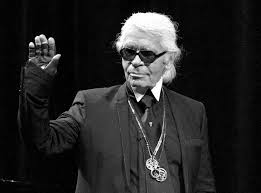 Créateur de génie, directeur artistique de la maison chanel depuis 1983, karl lagerfeld était très affaibli depuis de longues semaines. Karl Lagerfeld Son Ancien Garde Du Corps Le Trahit Et Revele La Veriatble Cause De Sa Mort