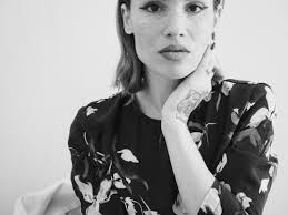 Gråskalafoto Av En Kvinna · Kostnadsfri bild