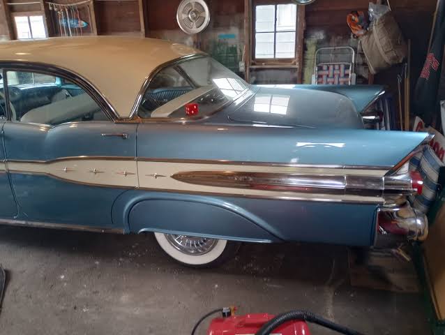 Fender skirts on classic cars from the 1950s