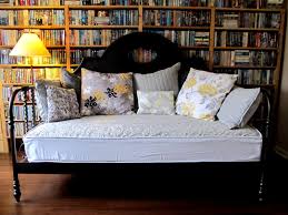 Diy Easy On Easy Off Stay Tight Upholstered Daybed Mattress Cover Semi Tutorial Daybed Mattress Cover Upholstered Daybed Daybed Mattress