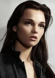 Alexandra Crandell's Instagram, Twitter & Facebook