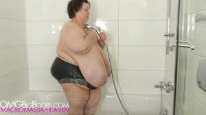 Extreme SSBBW in shower (macromastia) - XVIDEOS.COM