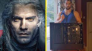 The actor, who will be next seen in netflix's anticipated the witcher season 2 was photographed on a date with his girlfriend natalie viscuso at a café in fort lauderdale, florida. Henry Cavill Baut Einen Pc Wir Hoffen Dass Er Wow Auf Twitch Spielt
