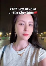 生活在2025年：探索中国两级城市的魅力
