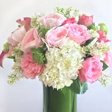 Pick the wide range of seasonal fresh blooms for your several occasions at flower delivery santa monica florist. Ezai Floral Design