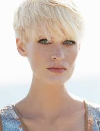 Coupe tres courte cheveux fins. 20 Coupes Pour Cheveux Fins Qui Rajeunissent Coupe Cheveux Fins Cheveux Fins Coupe De Cheveux