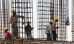 Namun pada kenyataannya hal itu tak dapat berjalan mulus sebab hingga 2016. Malaysiakini I Kad Belum Diiktiraf Sebagai Dokumen Pekerja Asing