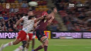 Он играет на позиции правый вингер. Vunivalu Finishes Off Crazy Reds Try
