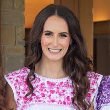 Molly Irvin's Instagram, Twitter & Facebook