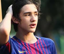 Kerap disapa emil, dalam sinetron dari jelenda smp ini tak hanya pengganggu namun ia dan genknya kerap membully joko yang hanya anak pembantu. Foto Biodata Nama Asli Pemeran Rivaldo Aldo Di Anak Langit Sctv Akukenal Com