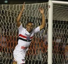 Veja o que é preciso para o são paulo contar com daniel alves nas oitavas da copa do brasil. De Desconhecido A Lider Bruno Alves Vive Ascensao No Sao Paulo Esportes Estadao