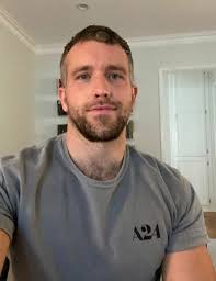 Tumblr Te Permite Expresarte Libremente Descubrir Cosas Que No Sabias Sobre Ti Y Conocer A Otras Person Beautiful Men Faces Hairy Muscle Men Hairy Chested Men