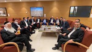 חוק לצמצום שימוש במזומנים והגבלת שימוש בשיקים. T3ii 5mv Jsljm
