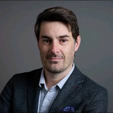 If you want to transform your customer journey, stop using “old way”  language. Two decisions we made as a GTM org this year: 1. We killed the  word “handoff” in our business