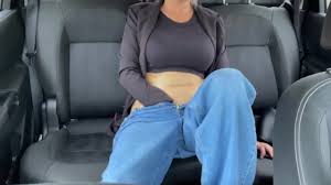 真实拍摄!!😲😲😲 女孩决定在出租车上自慰。