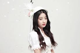 April S Hyunjoo Revealed To Be Leaving The Group Http Www Kpopmusic Com Artists 23869 Html Art Girl Celebrity Photos Cara