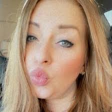 Jessica Barton's Instagram, Twitter & Facebook