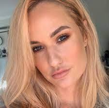 Amanda Drayer's Instagram, Twitter & Facebook