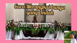 Mulai dari bentuk yang unik, menarik sampai yang langka dan juga beserta penjelasannya. Cara Unik Merangkai Bunga Altar Untuk Masa Natal Cute766
